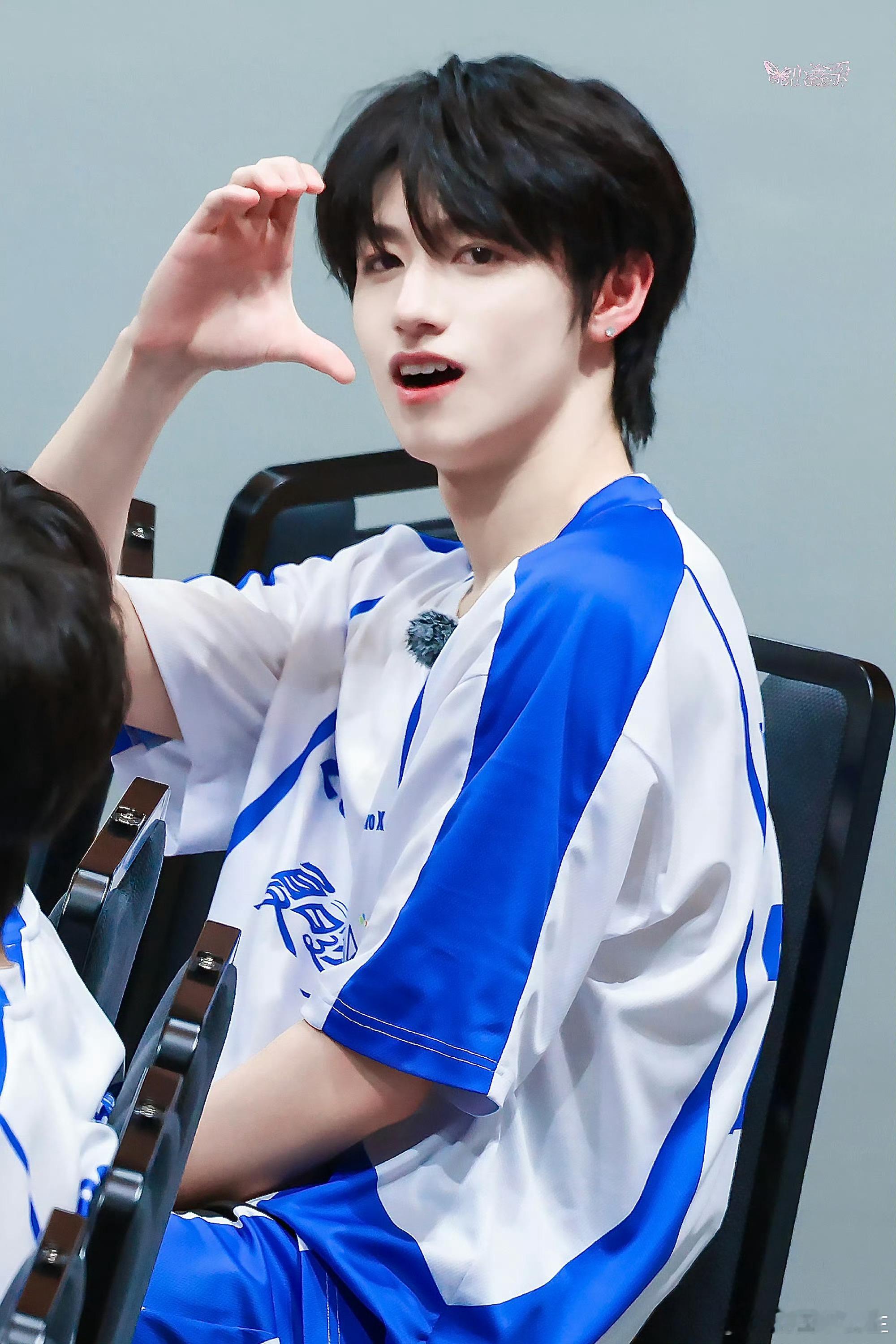 朱志鑫 💛朱志鑫鑫光闪耀热爱不藏💙和朱志鑫共赴黄海之约他一点都不普通 他在我