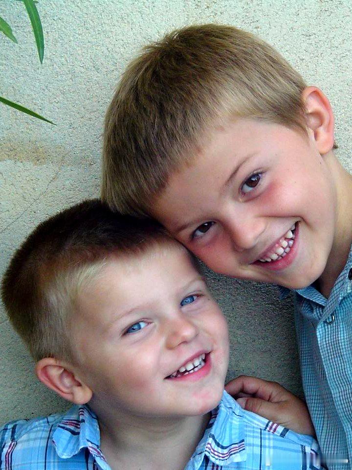 勒布伦兄弟 小时候🆚漫画书 