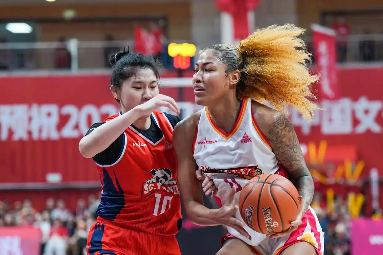 中国女篮超级联赛决赛令人大跌眼镜，呈现出一边倒的态势，三大原因决定了比赛结果。