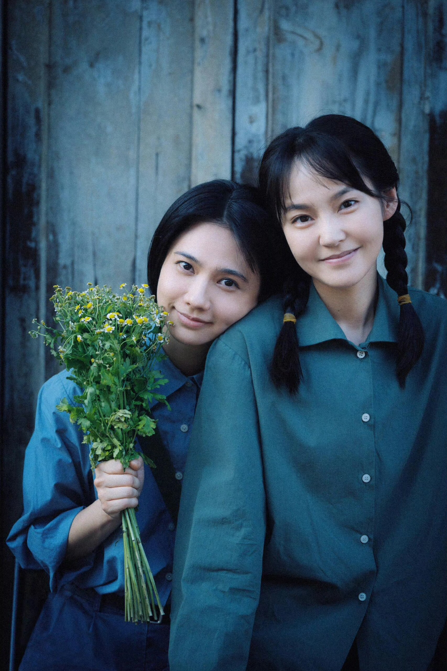 “孤独的人她就在海上，撑着船帆。” 