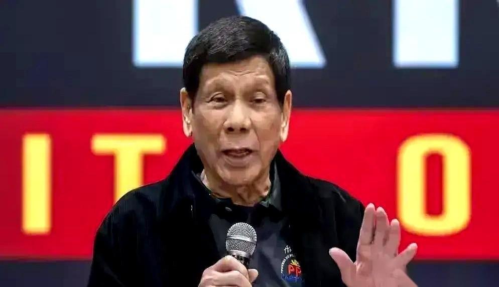 当人类最庄严的法律庆典，与最沉重的司法审判在同一座城市同时上演，会照出怎样的真相