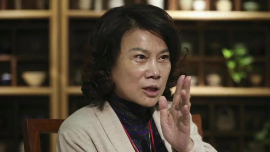 董明珠老跟原女秘书吵来吵去没意思  看透了就随其自生自灭。近日，董明珠痛斥其前女