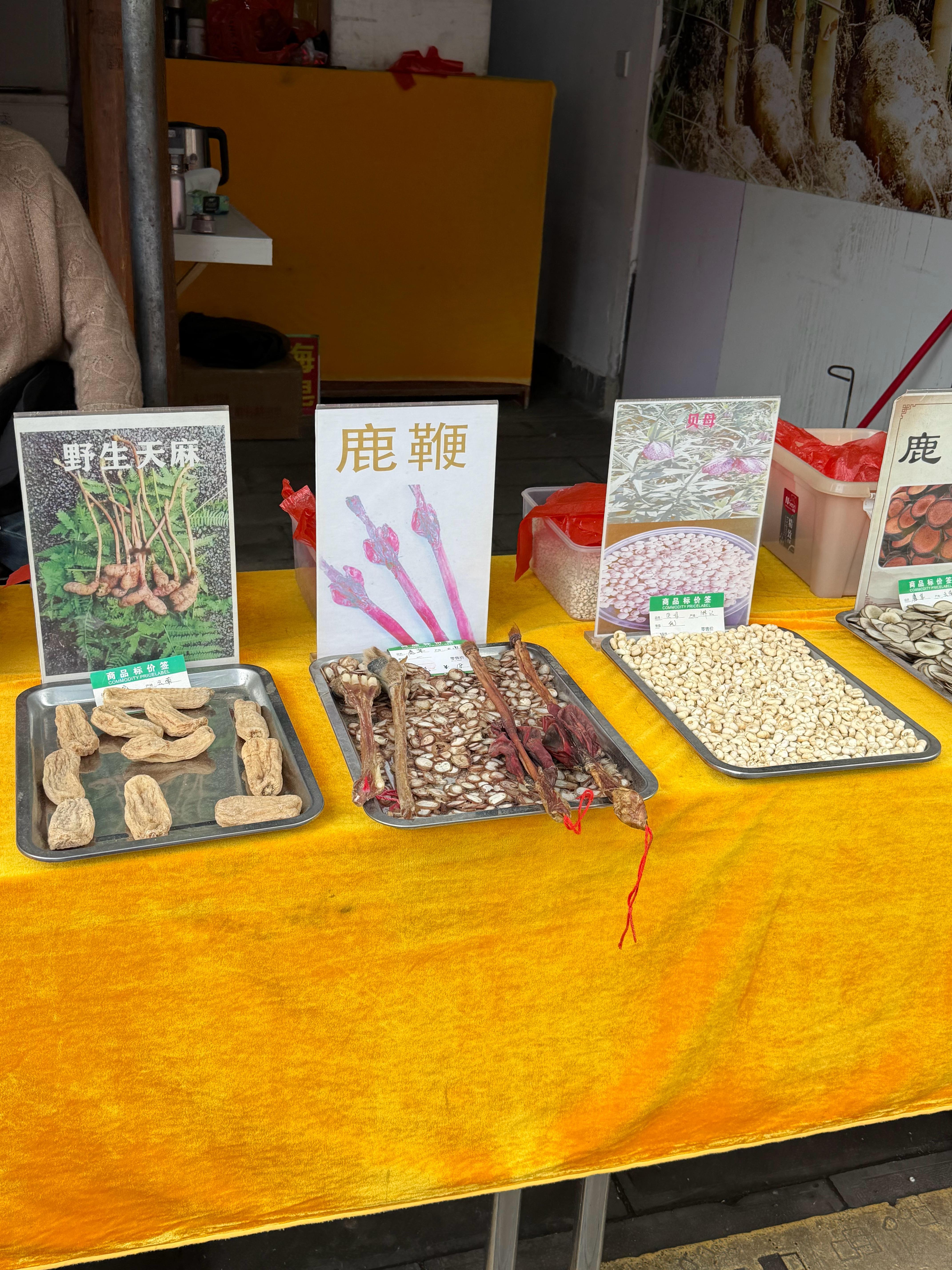 好家伙～ 都是冲着中年男士来的啊 腾冲·热海火山国家重点风景区