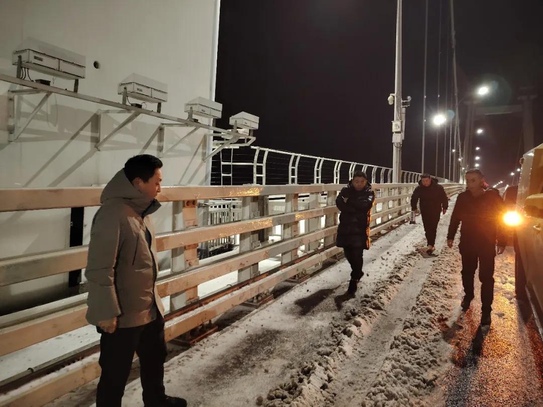 雪停战冰不松懈！益阳城管全链条守护城市平安
