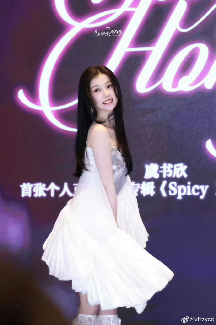 啊啊啊啊啊啊啊啊啊什么绝世第一妹宝宝，虞书欣签售会太甜了，小石榴幸福晕了，还和欣