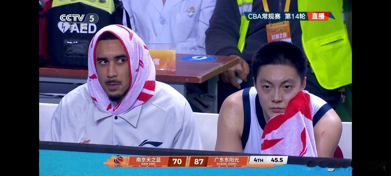 CBA篮球联赛排名前六名的球队，在CBA篮球联赛第14轮的比赛中命运迥异。北京北