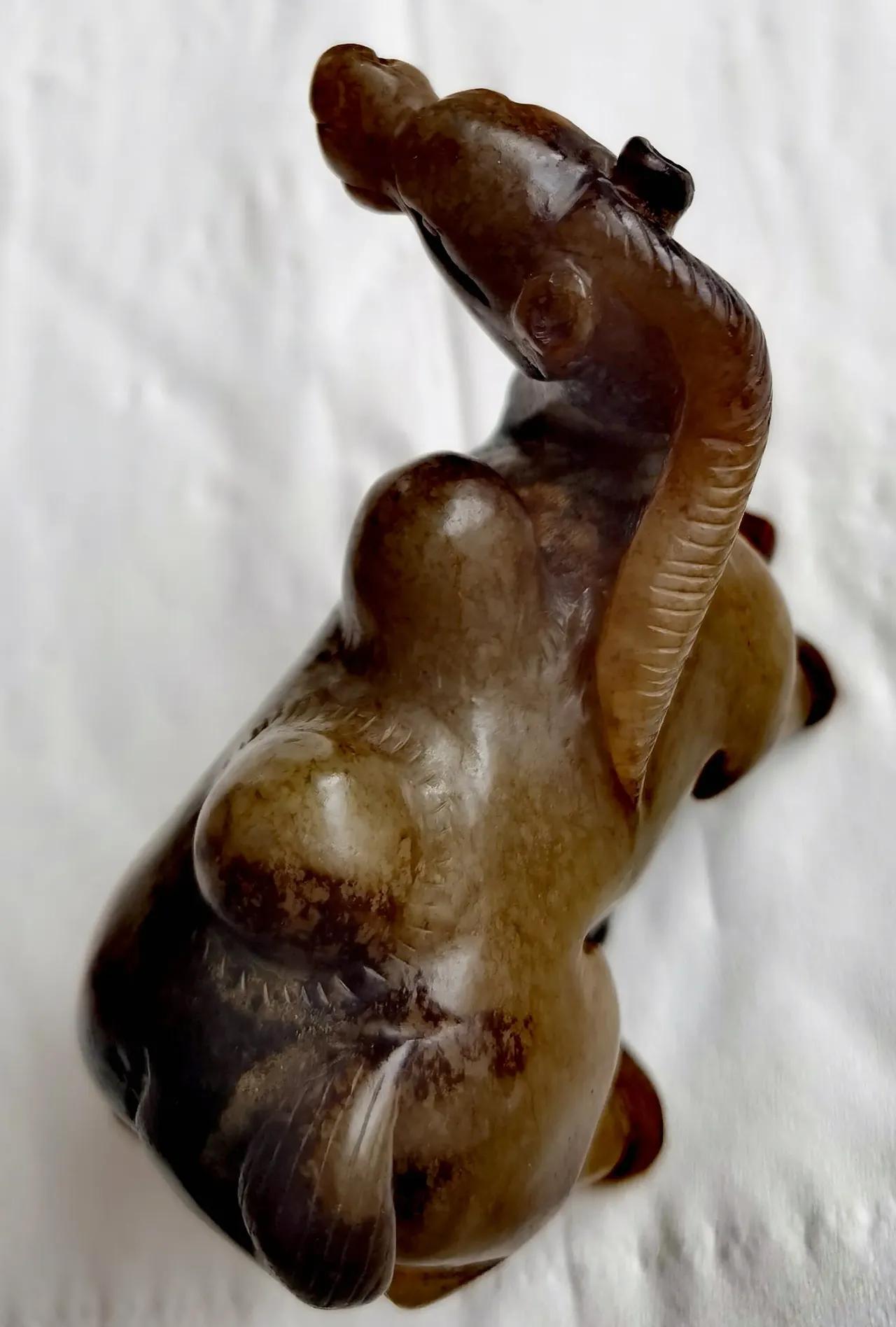 动物合集。
玉雕的动物，
造型生动，
刻画精细，
工艺复杂，
难度最高。
人和动