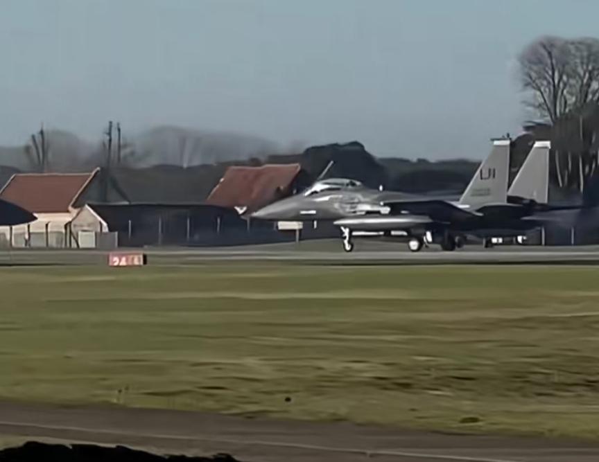 不出我所料，继英国之后，法国也开放了军用机场供美军使用。

法国声称不会参与美以