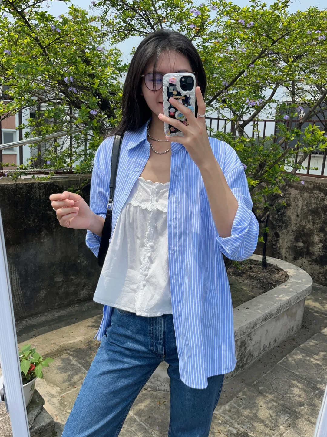 条纹衬衫和法式小背心好般配🌷
