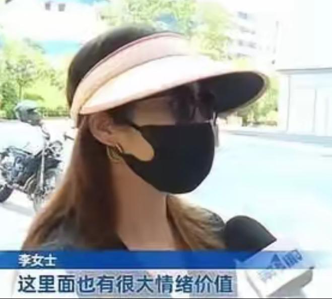 美色也是生产力！重庆，一个妹子想做个头发。就在理发师“不小心”漏出腹肌的时候，她