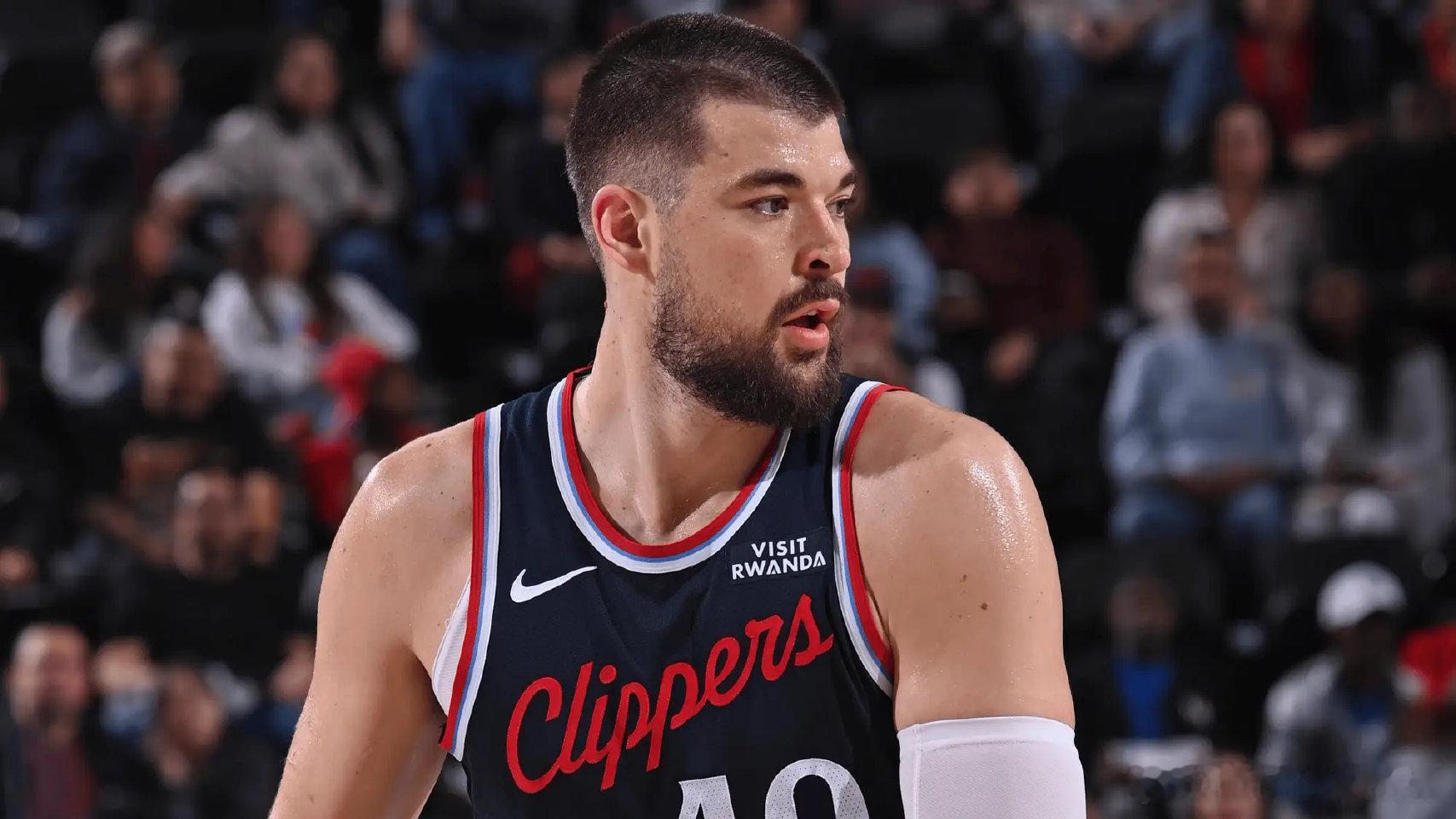 祖巴茨受伤的这段时间，快船取得了一波六连胜，祖巴茨今天刚复出，快船主场115-1