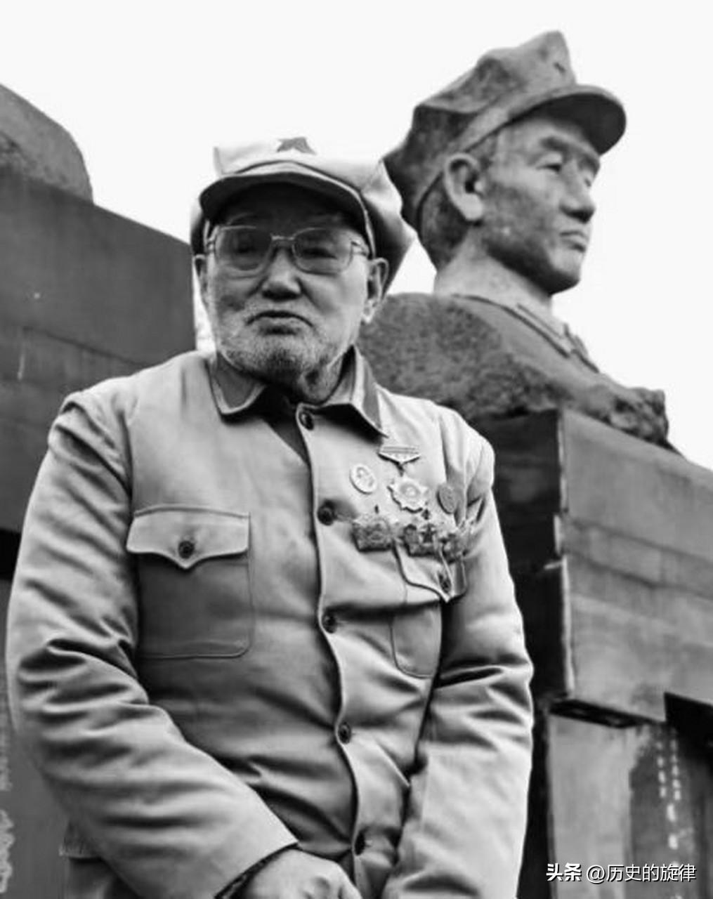 1940年侦察英雄智辨假民兵，一根烟揪出日寇奸细，细节里全是战场智慧
 
194