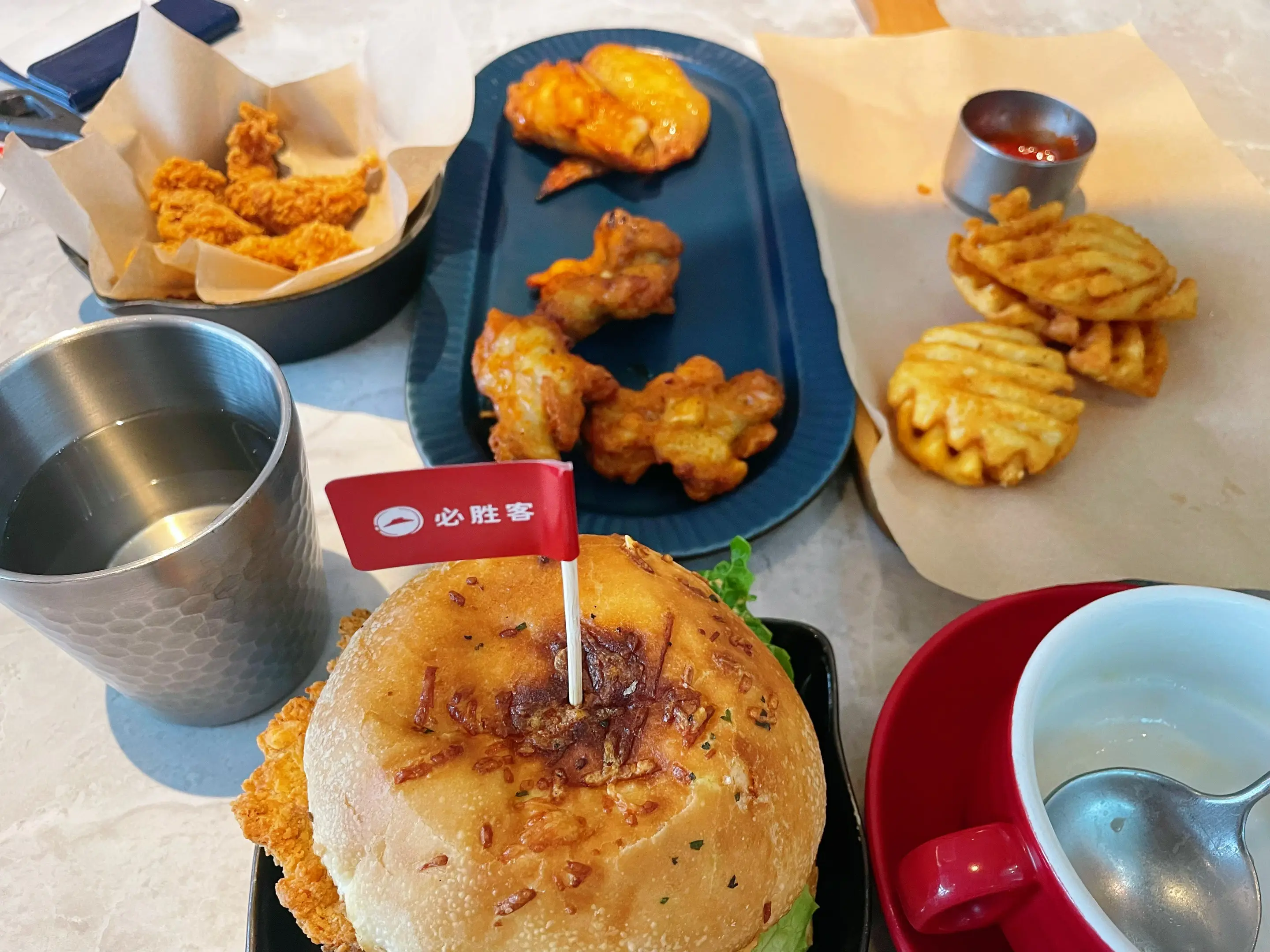 这10年我都被阿里保护的太好了。昨天点外卖看到已经很多女性出来送外卖了...