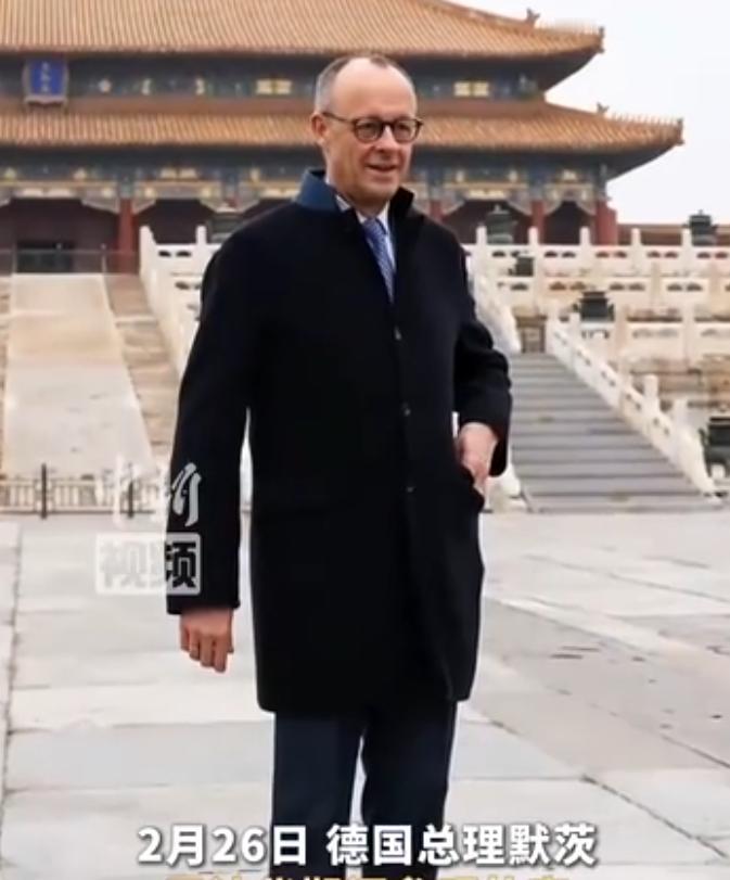 2月26日，德国总理默茨参观故宫，他在乾清宫“正大光明”牌匾前驻足了很久，得知这