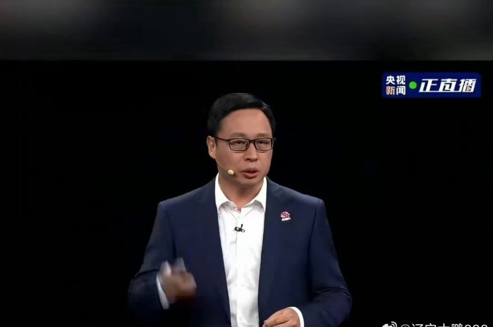 真正的安全是因为看的更全面 有次开车分神想事，前面车急刹我还没反应，华为乾崑智驾