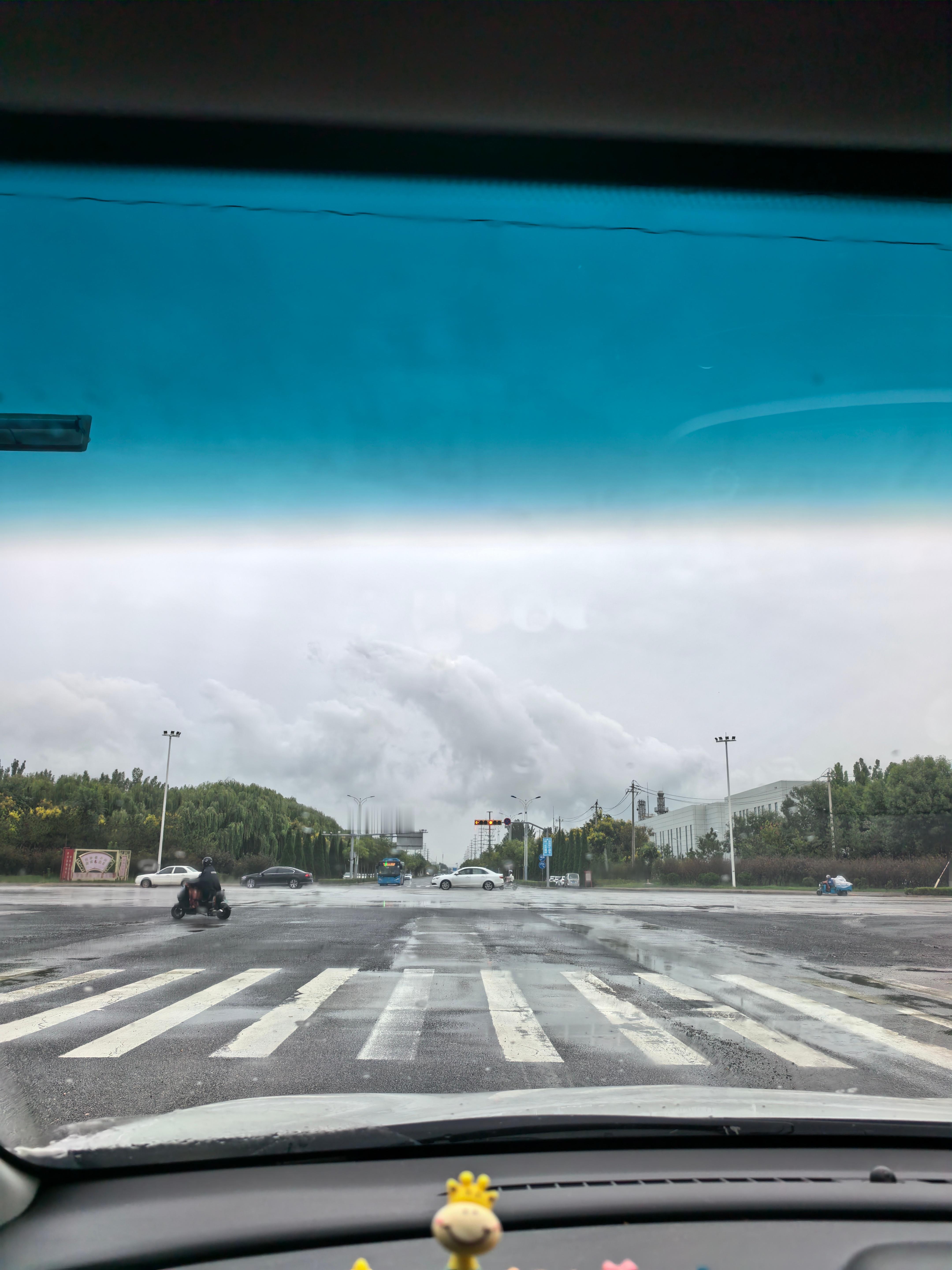 早啊，兄弟们！又开始进入一场秋雨一场寒的阶段了[允悲]长袖褂子也安排上了~ ​​