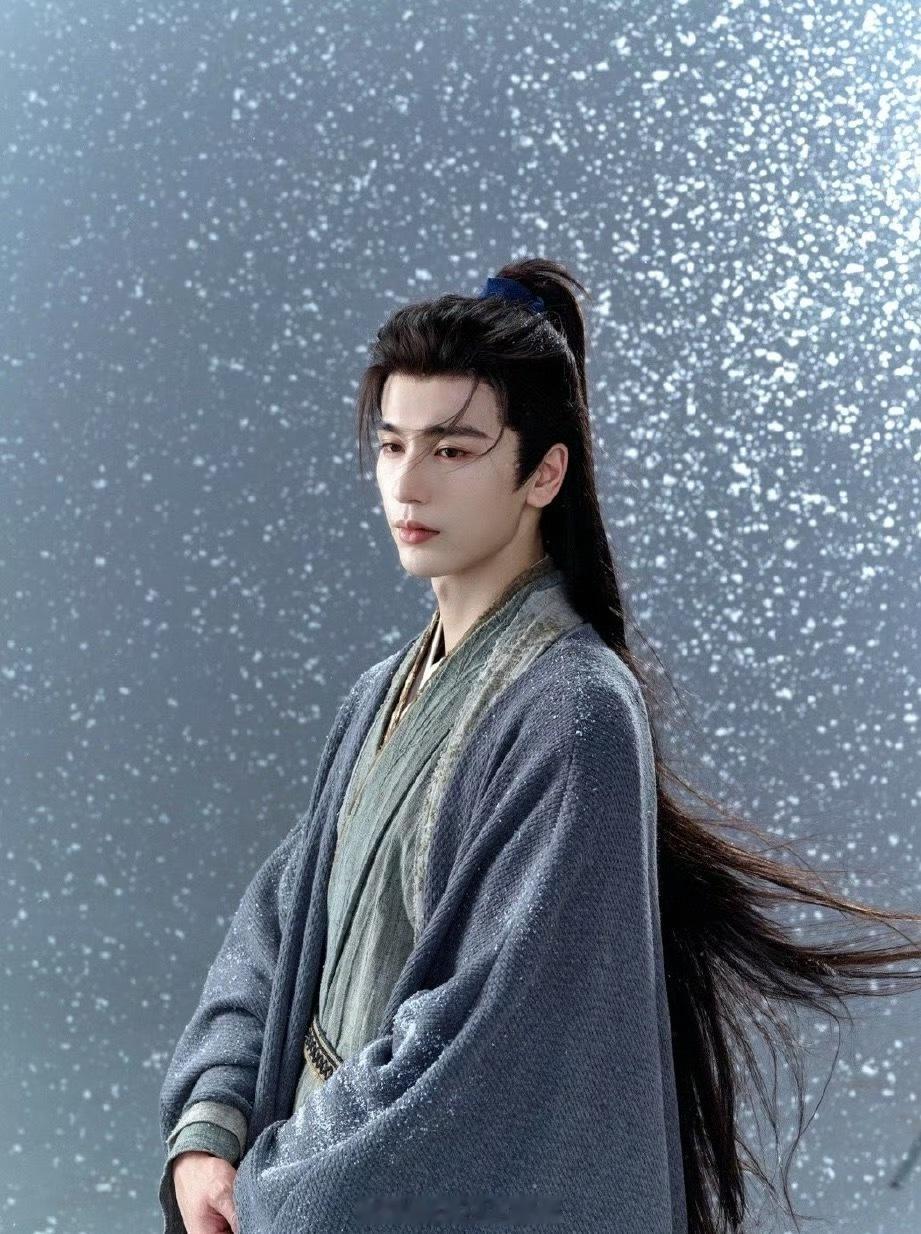 张凌赫《逐玉》谢征的反差有点牛啊，温润如玉的翩翩公子和少年将军