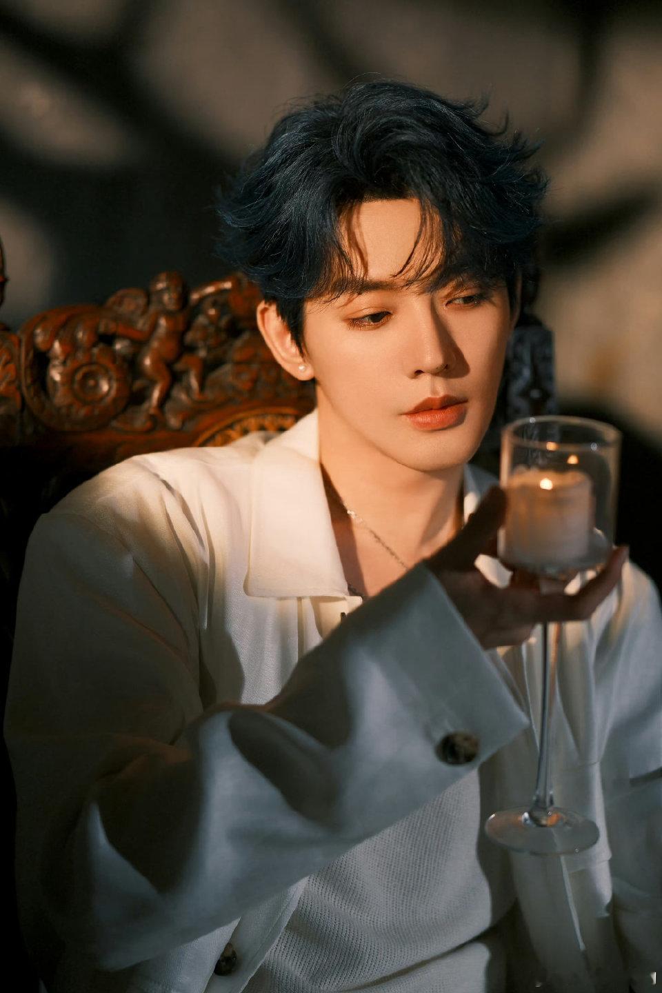 #邓为[超话]#我将思念藏进风里 年年有风 年年对你有思念  𝓘 𝔀𝓲𝓵