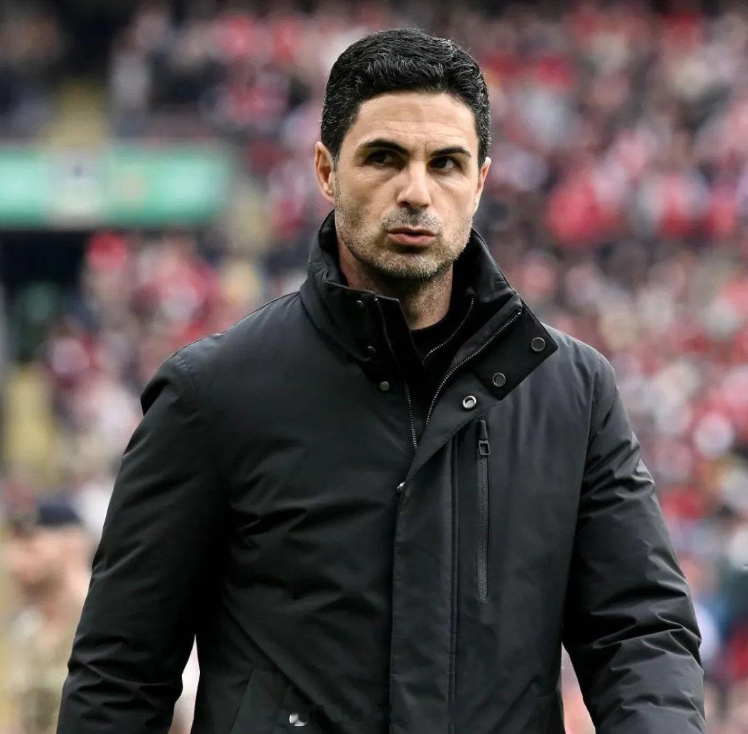 TA记者DO在问答专栏中谈到了阿森纳的引援计划。DO表示：“在经历了最近几年的豪