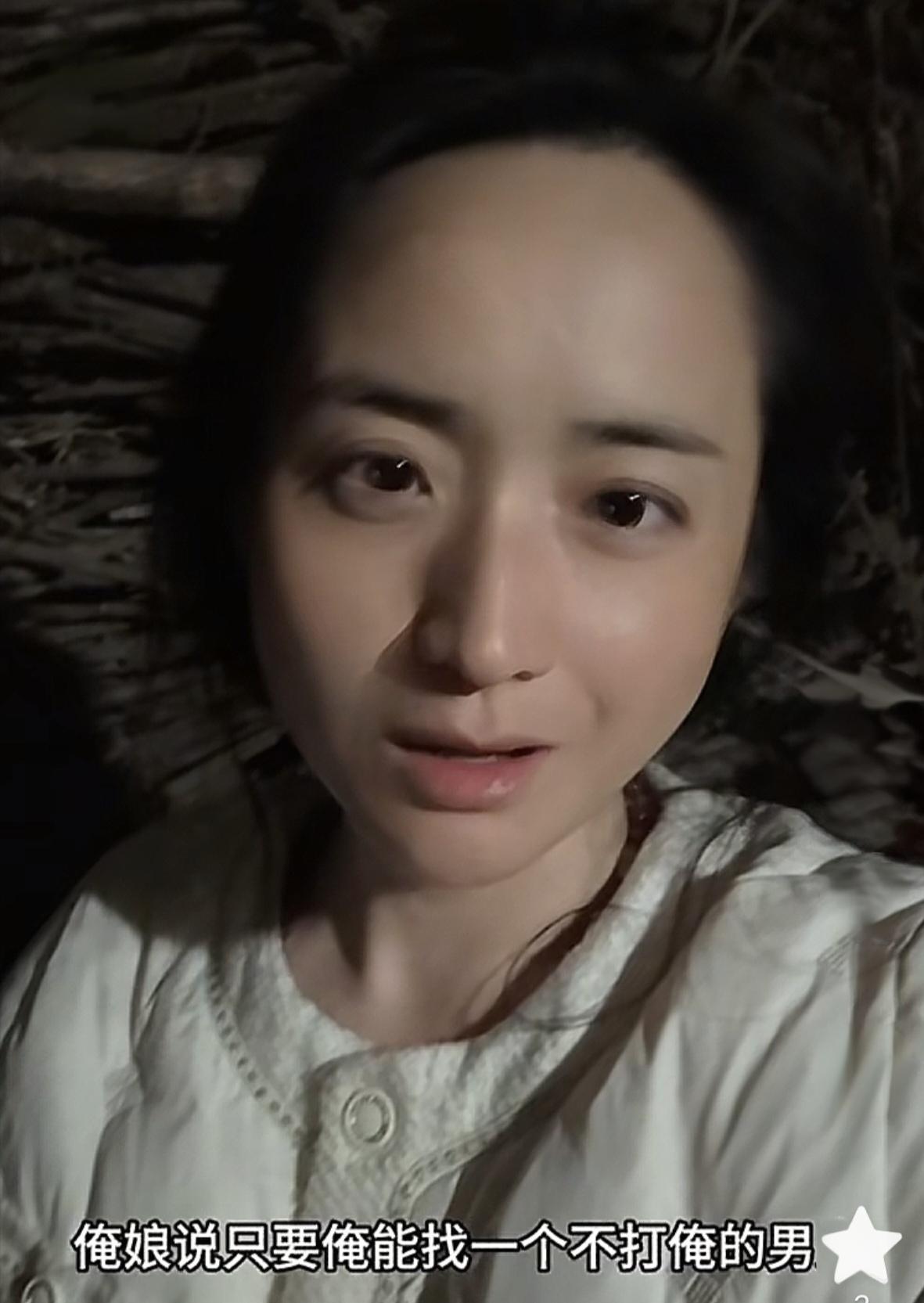 雅典娜老得说话牙都看不到了还考虑嫁人呢。虚38的人了，当奶奶的年纪了，还说什么，