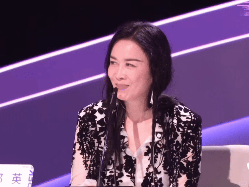 那英声鸣远扬编发造型太时髦了，姐仿佛是刚洗完头就来参加节目了哈哈哈，期待姐下一次