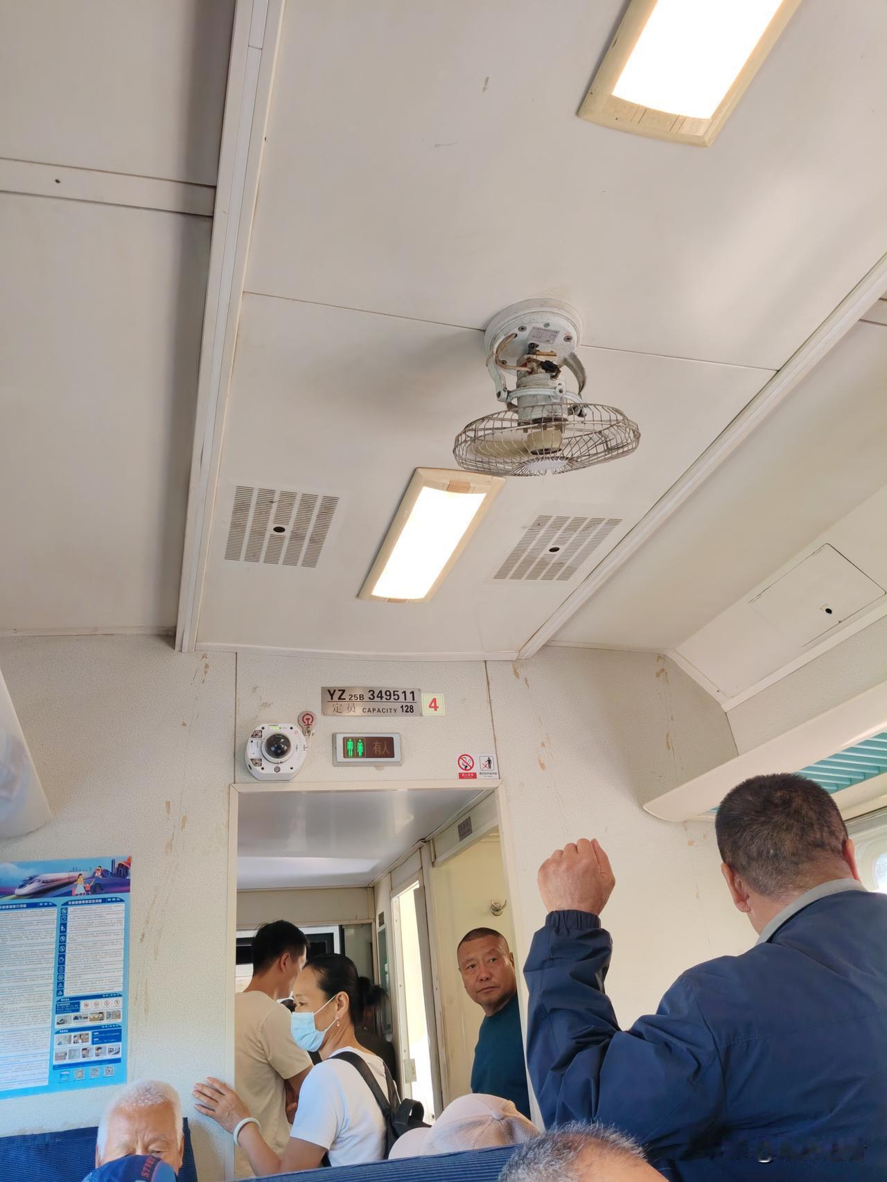第一次坐没空调的火车，感觉还可以，主要是这边是黑龙江，真不热，没空调影响不大，而