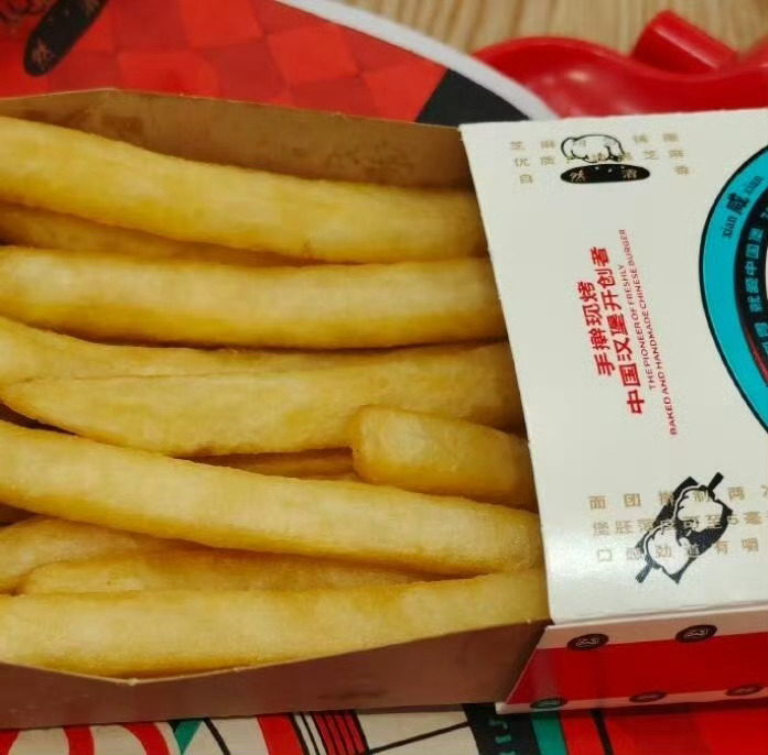点外卖，备注多加点酱，结果塔斯汀真的给我加了好多酱，必须要好评哈哈！！！ 