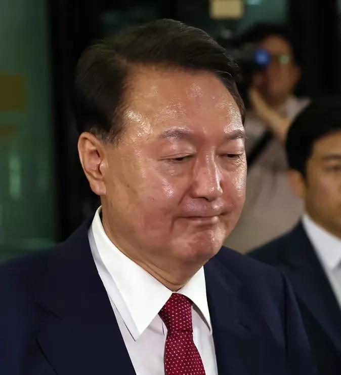 从韩国方面传出振奋人心的消息，韩国无人机总司令金龙大这时候突然被捕了，就意味着对