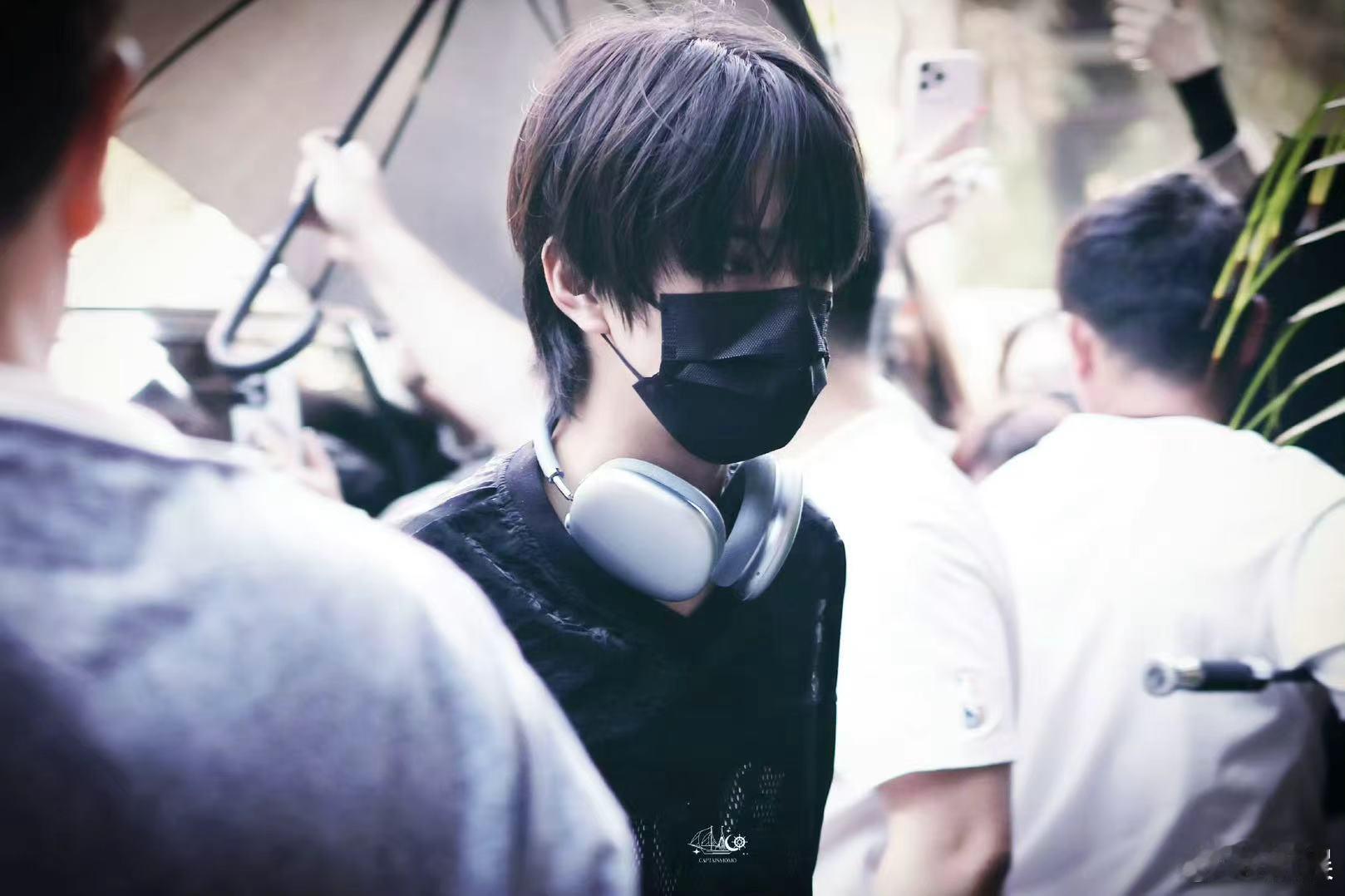 王橹杰我们的少年时代2围读路透 剧本围读路透来袭！王橹杰这沉浸式的准备状态，让人