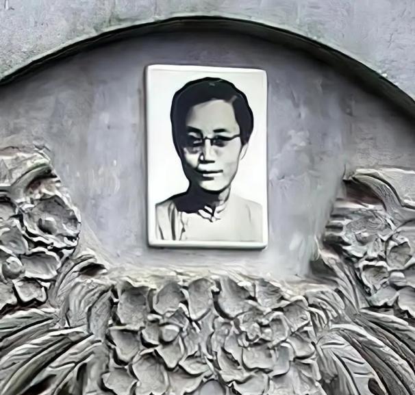 1950年，被折磨到体无完肤的萧明华，听闻敌人要枪毙自己，随后，萧明华被凶恶的敌