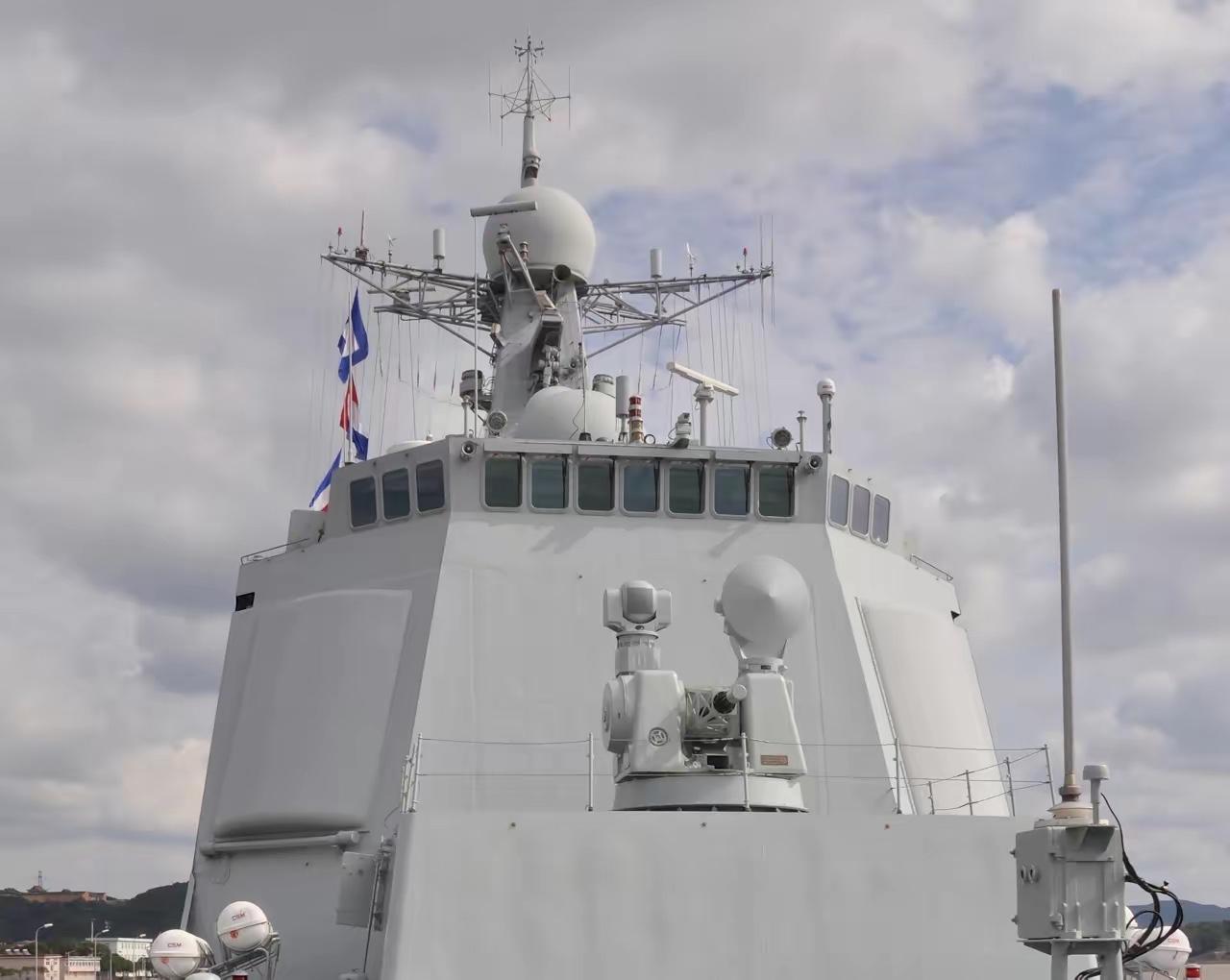 中国雷达又凡尔赛了一把。
根据央视的报道，052D银川舰的雷达只要一开机，周围几