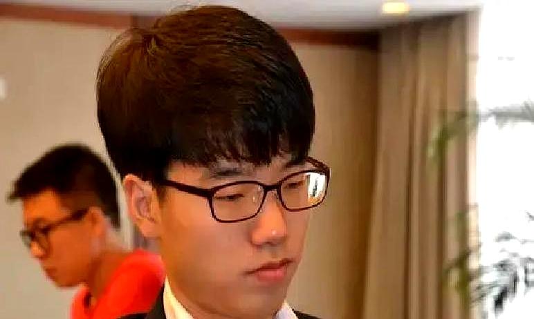 业余天王跟职业九段，差距到底有多大？
 

烂柯杯预选赛，业余天王马天放自费挑战