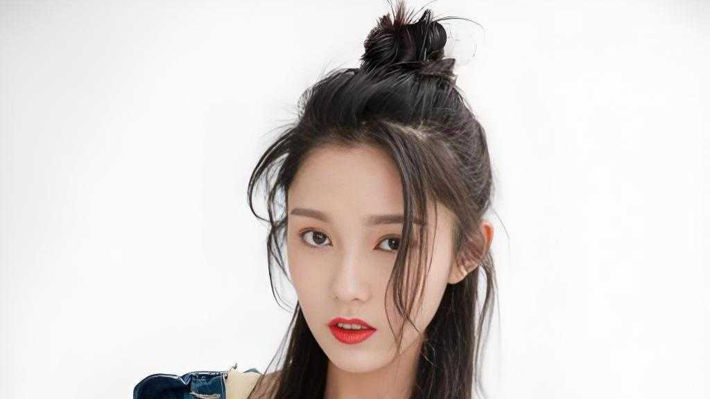 舞蹈之美,美在哪里呢? 舞蹈之美，美在多方面。从外在看，舞者保持直背、沉肩扩胸的
