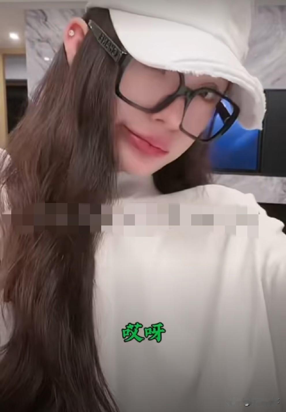 平荣全露脸出镜，懊悔曾经直播不懂珍惜！

           随着二驴逐渐解禁
