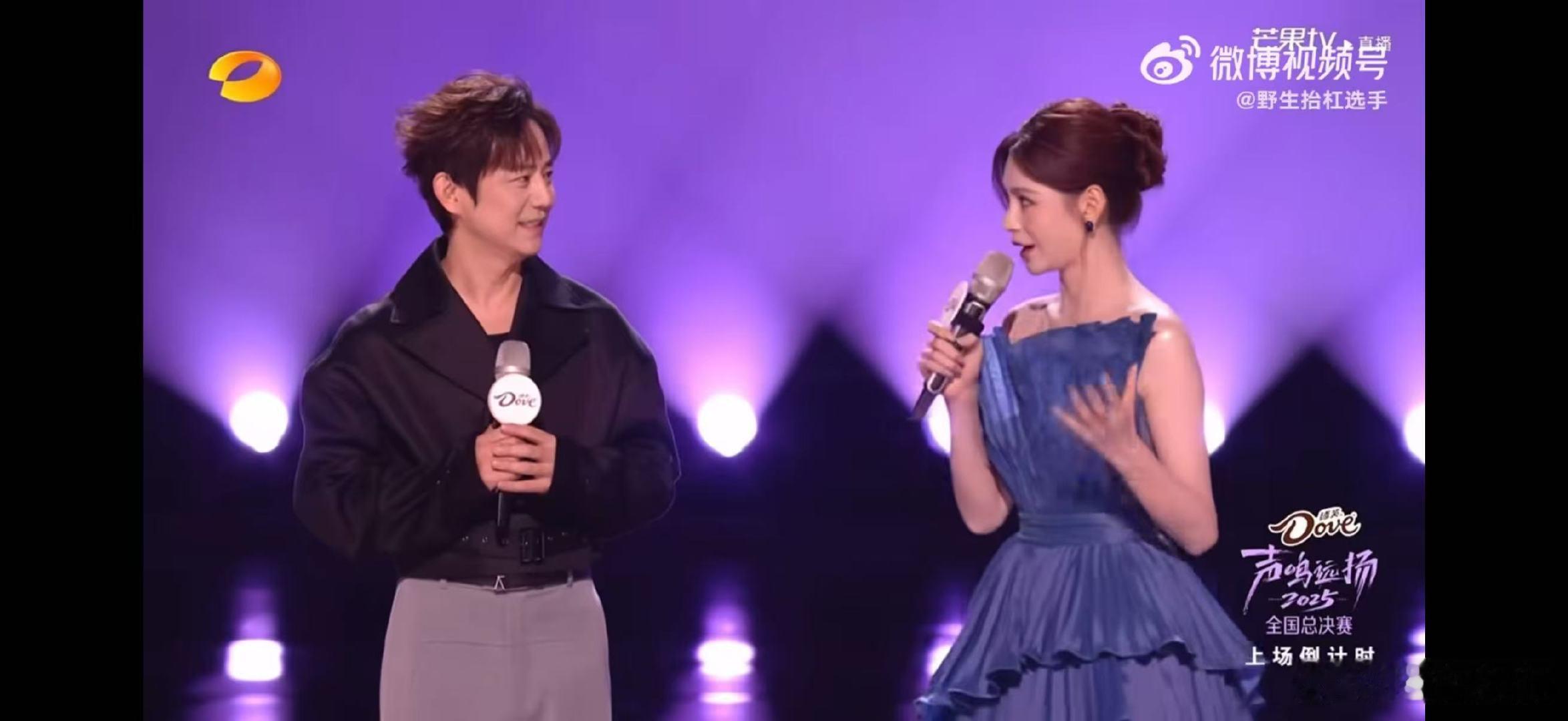 何炅的高情商名场面！被调侃每周直播是 “周考”，一句自嘲让严肃音综充满欢乐，兢兢