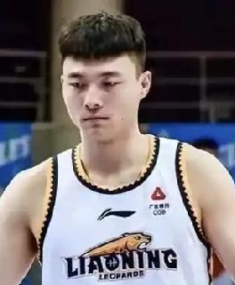 我想给鄢守琪改个名，手帝以后就别叫手弟了，就叫手欠吧，那打球的时候用不着的动作怎