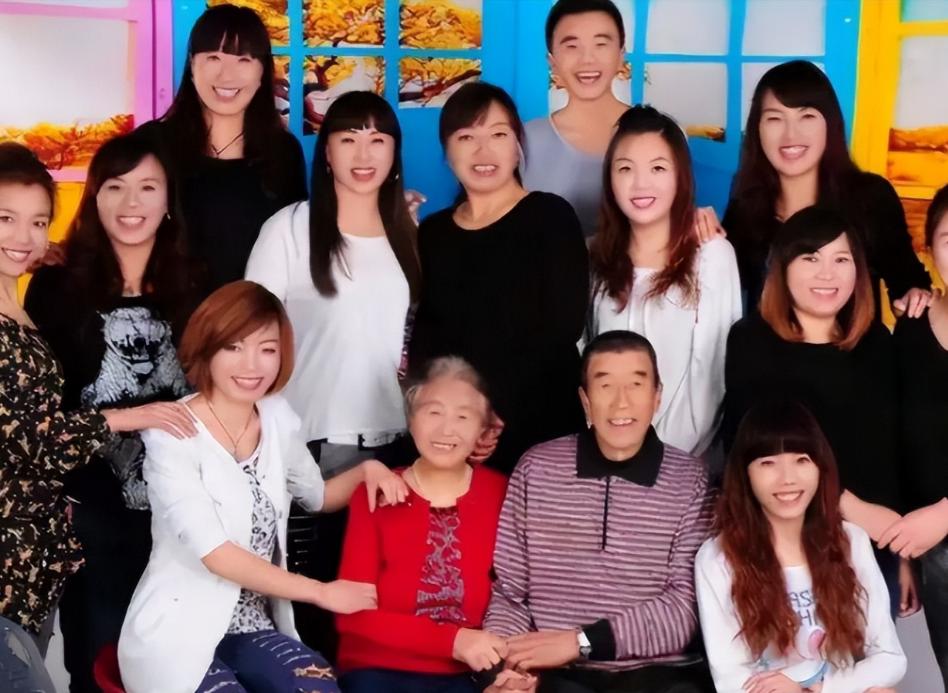 山西一对夫妻，生了 11 胎全是女儿，丈夫眼看妻子生不出儿子，无奈决定放弃，谁料