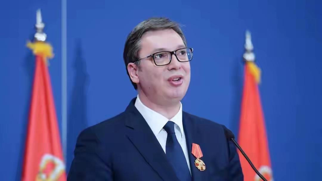 担任总统最后一天，专门到中国使馆深深祝福！这位总统宣布辞职，与中国关系有多大？