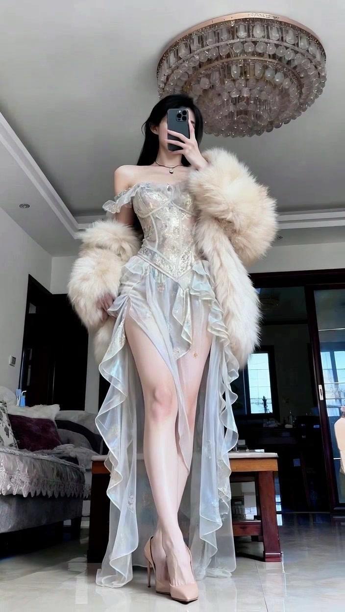 🌸新中式汉服真的太惊艳了！穿上感觉自己就是从画里走出来的，典雅又不失灵动。
✨