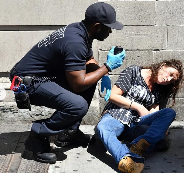 吸毒入刑，为啥说这事不能再等了？

美国加拿大嚷嚷着“毒品去罪化”，结果呢？温哥