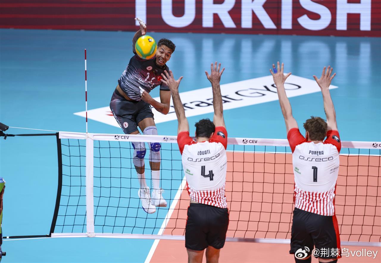 土耳其男排在欧冠的唯一荣光，安卡拉农行双杀波兰热舒夫成为第一支晋级欧冠四强的队伍
