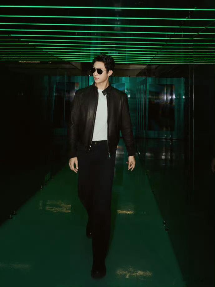 黄景瑜喊话朱珠经超高卿尘在线吃瓜黄景瑜在线吃瓜喊话朱珠经超高卿尘，《赢风》《蜜语