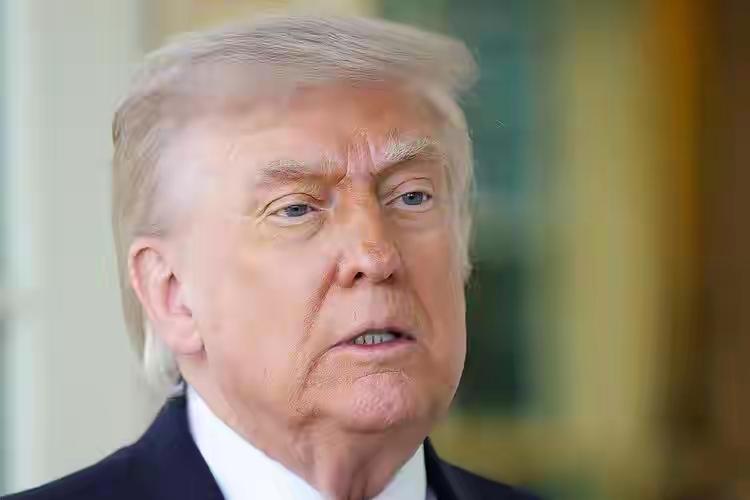 原白宫律师科布直言不讳地表示。特朗普已经表现出认知退化，且加速严重恶化，显而易见