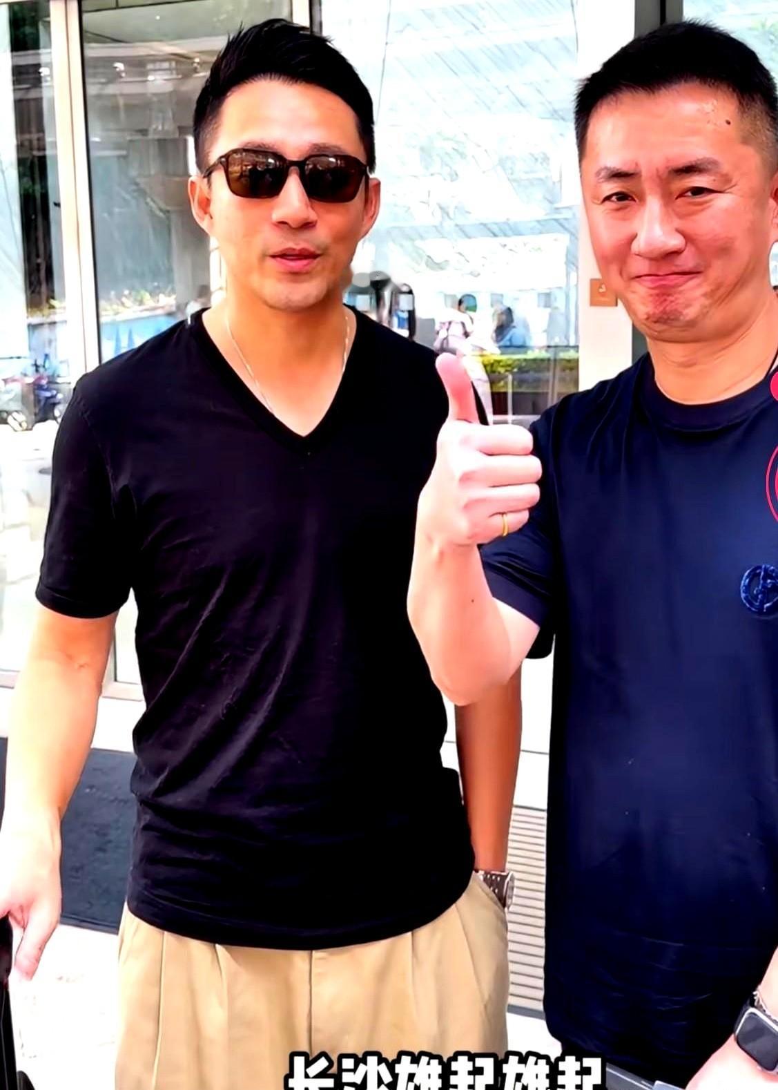 哎哟连安总都变成“跟拍”了！

汪小菲他们已经到达机场了，为了给长沙新店发个祝贺