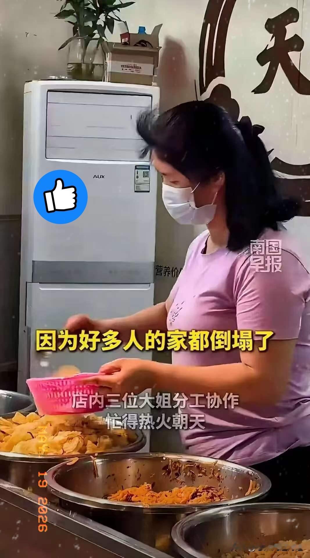 柳州地震发生后，最戳人的一幕出现了，不是救援，而是排着长长队伍的人，他们手里一碗