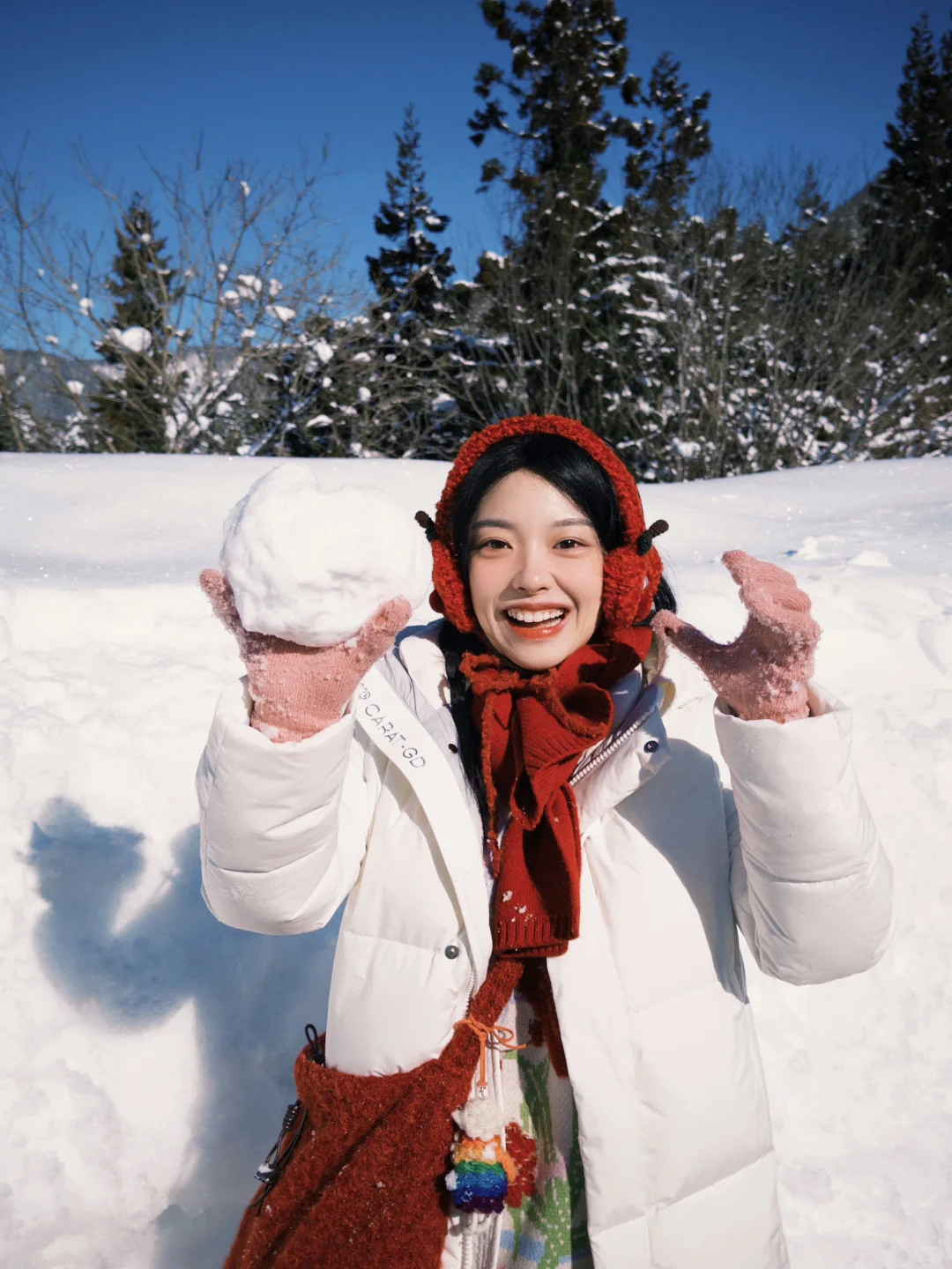 ❄️冬日雪景+红色穿搭=王炸出片公式📸