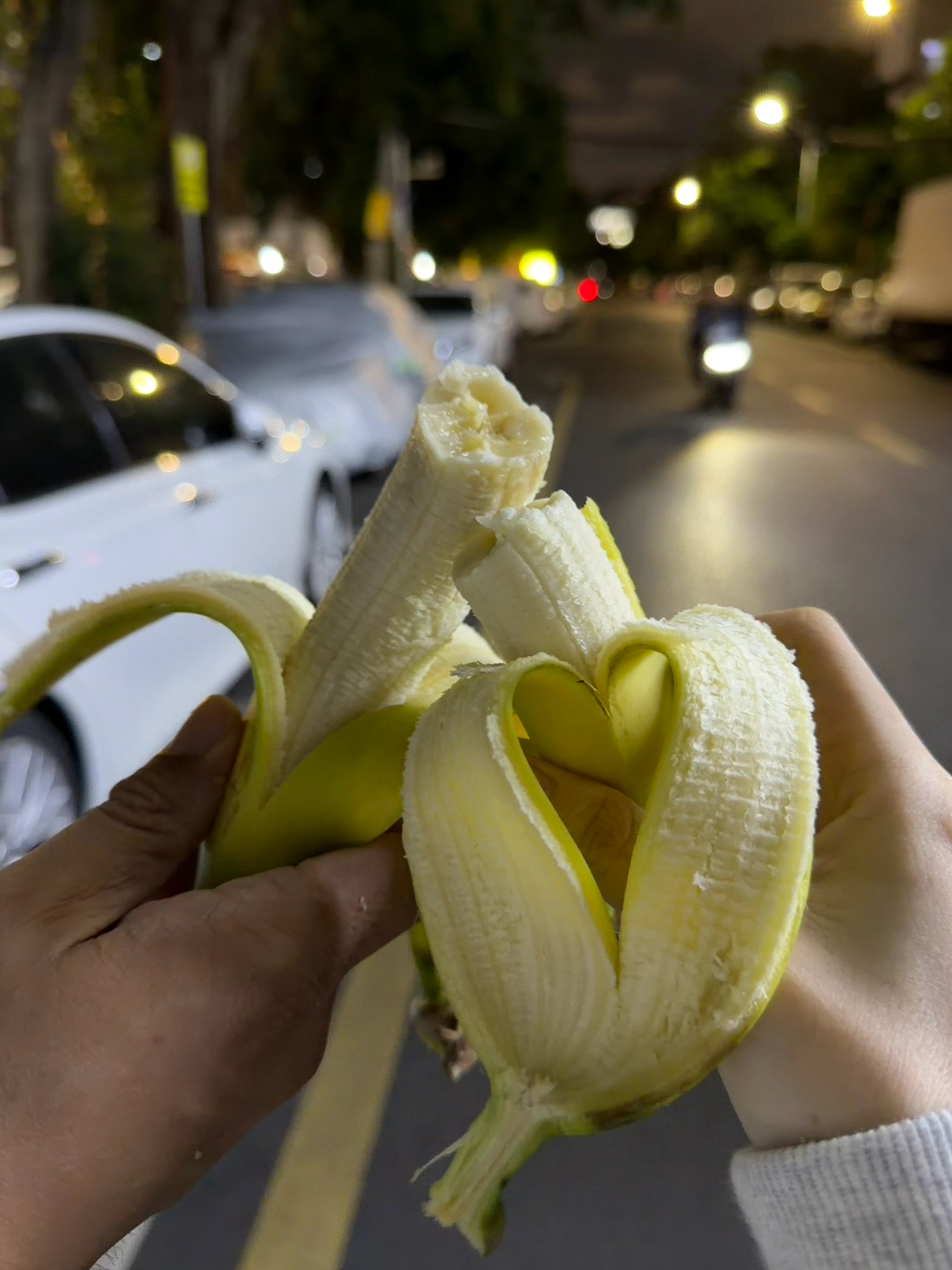 降温的天气健完身就很舒爽路边的香蕉三块钱一大把还可甜～ ​​​