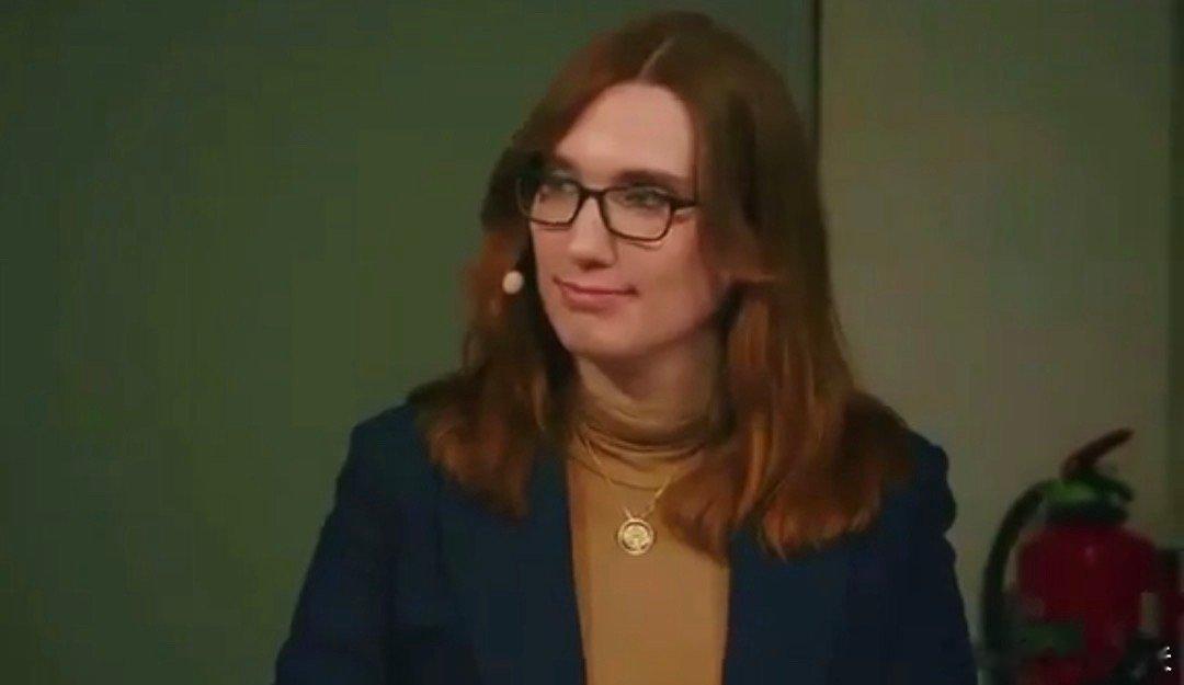 ‼️简直离谱：希拉里·克林顿在慕尼黑安全会议上主持一个“女性基本权利”小组讨论，