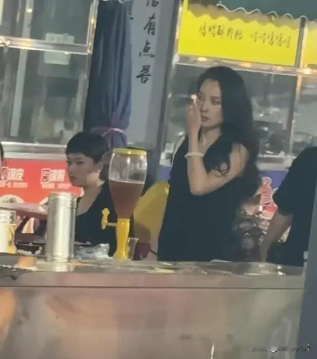 森林北，引起争议！

8月1日，有网友在某夜市偶遇了森林北，该网友把视频传到了网
