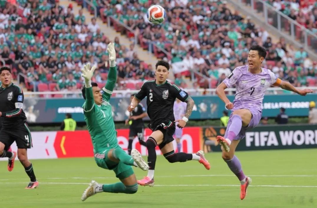 墨西哥1-0韩国：人老往往在一瞬间 这场比赛注定胶着，为什么这么说？因为两队都是